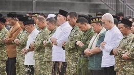 Wapang TNI Dampingi Menhan RI Shalat Idul Adha Bersama Prajurit dan Masyarakat di Papua Barat