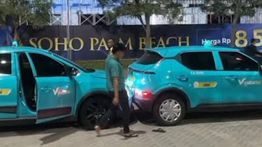 Viral Dua Taksi Saling Kejar dan Tabrak di PIK, Dipicu Rebutan Antrean Penumpang