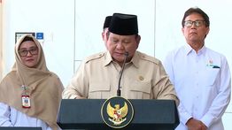 Momen Hangat di RSUD KH. Muhammad Thohir Krui, Prabowo Sapa Bayi hingga Doakan Pasien