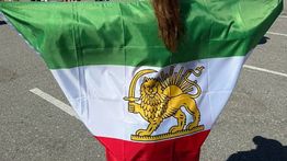 Laga Perdana Iran di Piala Dunia 2026 Diwarnai Protes Politik dan Kontroversi Bendera Pra-Revolusi
