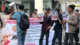 Massa Gelar Demo di Kantor BGN, Desak Penghentian Program MBG dan Usut Dugaan Korupsi