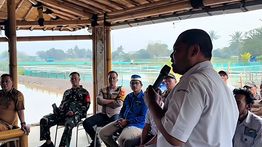 Bupati Bogor Rudy Susmanto Dialog Bersama Komunitas Budidaya Ikan di Ciseeng