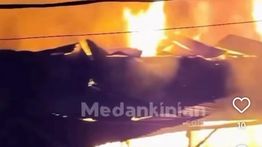 VIDEO: Kebakaran Hebat Hanguskan Pasar di Siantar