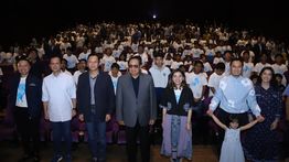 Nobar Film Children of Heaven bareng Anak Panti, AHY Inisiasi Gerakan Donasi Sepatu