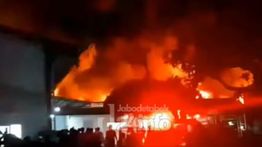 Pabrik Sendal Swallow di Tangerang Kebakaran Hebat