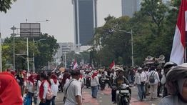 Massa Gelar Demo Dukung MBG di Kawasan Patung Kuda