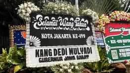 HUT Jakarta ke-499, Dedi Mulyadi Kirim Karangan Bunga Hitam-Putih