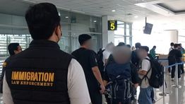 8 WNA Tiongkok Dideportasi Usai Renovasi Restoran Tanpa Izin Tinggal yang Sah
