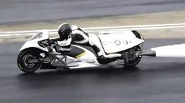Luar Biasa! Motor Uap Ini Berakselerasi Secepat Jet Tempur
