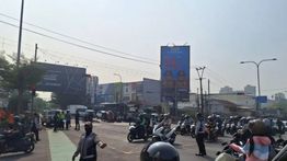 Kecelakaan Truk di Simpang Kampus Unisma Bekasi Sebabkan Kemacetan Panjang
