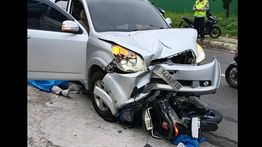 Pemotor Depok Tewas Adu Banteng dengan Mobil, Jasad Tergeletak di Jalanan