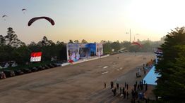Momen Aksi Peragaan Ketangkasan Polri Hingga Defile Ribuan Personel Warnai Peringatan ke-80 Hari Bhayangkara di Hadapan Prabowo