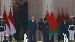 Momen Prabowo Sambut Hangat Presiden Belarus di Istana Merdeka Diiringi Tari Enggang