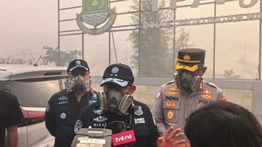 KLH Minta Masyarakat Hindari Paparan Asap dari Kebakaran TPA Jatiwaringin