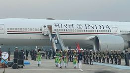 Prabowo Sambut Kedatangan PM India Narendra Modi di Halim, Awali Kunjungan Kenegaraan ke Indonesia