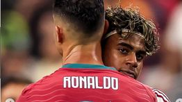 Lamine Yamal Peluk Cristiano Ronaldo Usai Portugal Kalah dari Spanyol