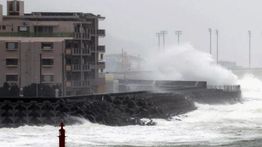 Banjir Monsun Lumpuhkan Mumbai, Delapan Orang Tewas