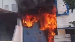 VIDEO: Pergudangan di Taman Tekno BSD Kebakaran
