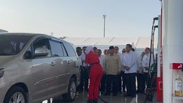 Momen Prabowo Tinjau Langsung Pengisian B50 di Rest Area KM 57