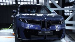 BMW iX3 Jadi Mobil Pertama Raih 5 Bintang Euro NCAP dan ANCAP 2026