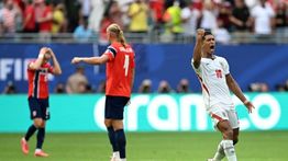 FIFA Bantah Bola Sentuh Kabel Sebelum Gol Penyeimbang Inggris ke Gawang Norwegia