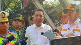 Pemkot Jaksel Bongkar JPO Tendean Setelah Tersangkut Truk Bermuatan Alat Berat