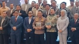 Kala Kapolri dan Jaksa Agung Duduk Bareng saat Peluncuran Buku di DPR