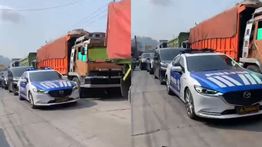 Viral! Iring-iringan Mobil Mewah Dikawal Patwal Terjebak Macet, Tuai Sindiran Warga Bojonegara