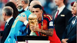 Angkat Piala Dunia, Pedro Porro Wujudkan Mimpi Sang Kakek