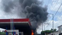 Cek Fakta: SPBU Dibakar karena Pajak Kendaraan Mati Dilarang Isi BBM