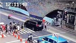 Terobos Lampu Merah di Bundaran HI, Pengemudi Alphard Ditilang