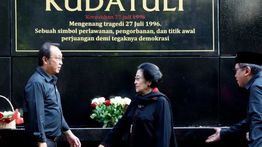 Megawati Tabur Bunga di Monumen Kudatuli, Kenang Peristiwa 27 Juli 1996