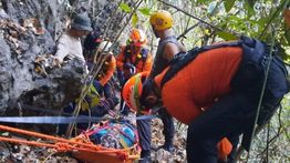 Basarnas Evakuasi Enam Mahasiswa Unhas yang Terjebak di Gunung Goa Kalibbong Alloa