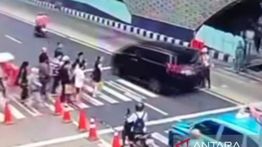 Polda Metro Sebut Alphard Viral yang Terobos Zebra Cross Bundaran HI Bukan Milik Anggota Polri