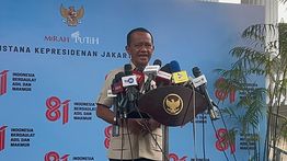 Hadap Prabowo, Bahlil Laporkan 1.400 Desa Telah Dialiri Listrik, Pabrik Baterai CATL Siap Beroperasi