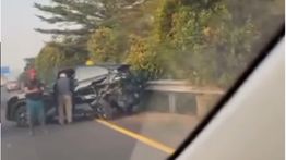 Dua Mobil Hancur Usai Tabrakan di Tol Jagorawi Arah Bogor