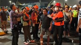 111 Korban Selamat dan 2 Jenazan Penumpang KMP Mutiara Santosa II Tiba di Tanjung Perak