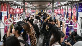 Transjakarta Jelaskan Tindakan Petugas Turunkan Penumpang di Halte Kampung Melayu