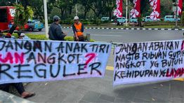 Sopir Angkot M44 Demo, Minta Rute JakLingko 48A Diubah