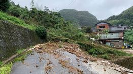 Jalur Resor Terputus Longsor, Hampir 400 Orang Terjebak di Nagano Jepang