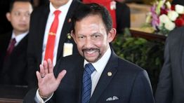 Sultan Brunei Cabut Gelar Kerajaan Menantunya