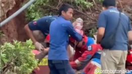 VIDEO: Dua Pekerja Proyek Tertimbun Gorong-gorong di Jatinegara