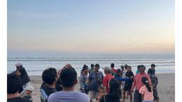 Perahu Nelayan Terbalik Usai Dihantam Ombak Pangandaran, Satu Orang Hilang