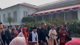 Disambut Menseneg, Jokowi dan Iriana Tiba di Istana Merdeka Jelang Upacara HUT RI