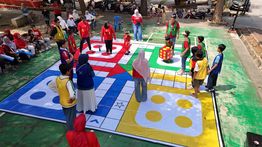 Unik, Lomba Ludo Dengan Bidak Manusia Meriahkan Momen 17 Agustus