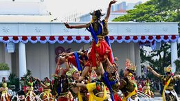 Semarak Cinta Tanah Air dan Keberagaman Warnai Pertunjukan Kesenian HUT ke-81 Kemerdekaan RI