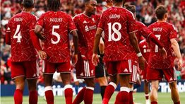 Liverpool Kalahkan Como 2-0 di Anfield