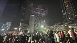 Drone Show Gambarkan Perjalanan Indonesia di Langit Bundaran HI