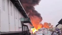 VIDEO: Kebakaran Hantam Kawasan Industri di CIkopo