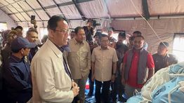 Tinjau Korban Gempa NTT, Purbaya Jamin Ketersediaan Anggaran Darurat Bencana